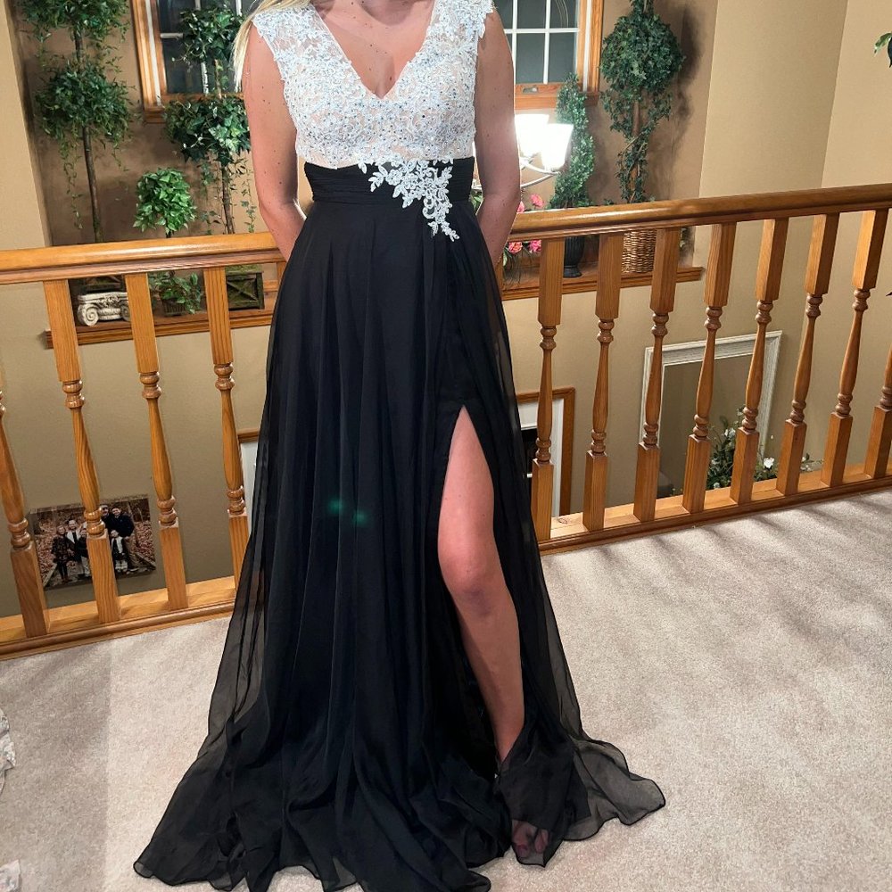 Mac Duggal Size 6 Evening Gown, Black Chiffon with V-neck Top